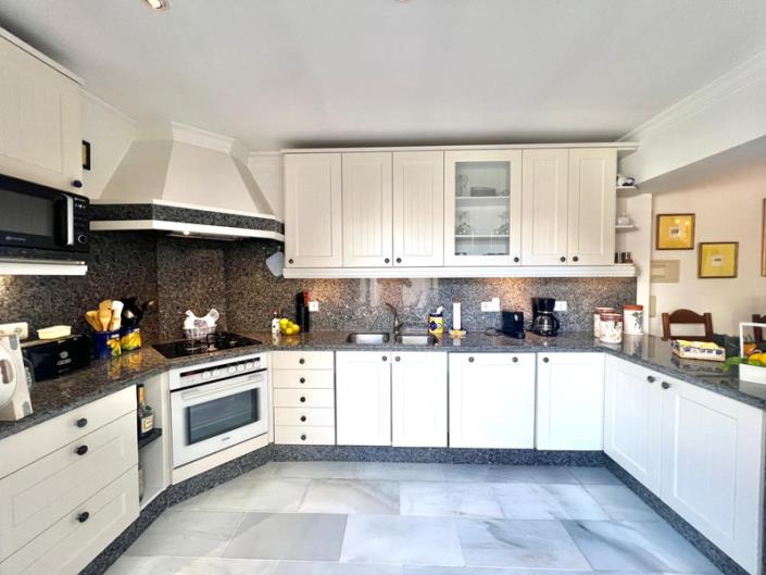 Image No.12-3 Bed Semi-Detached for sale