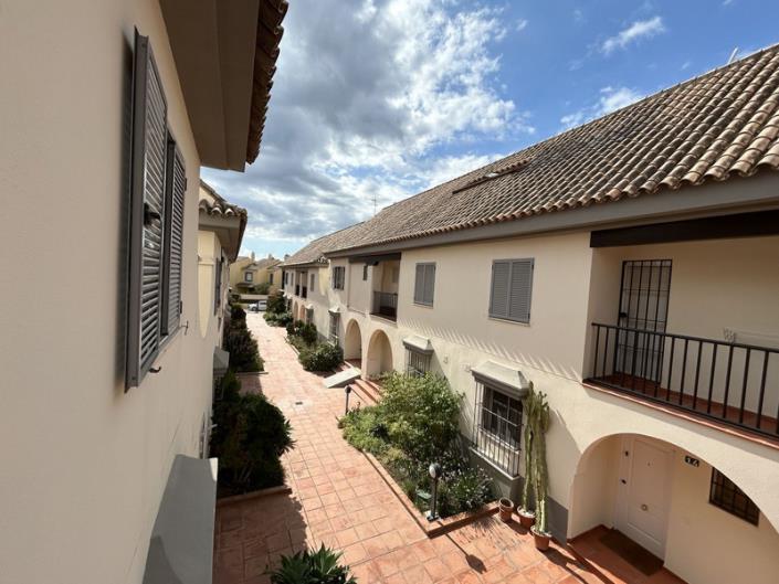 Image No.2-4 Bed Townhouse for sale