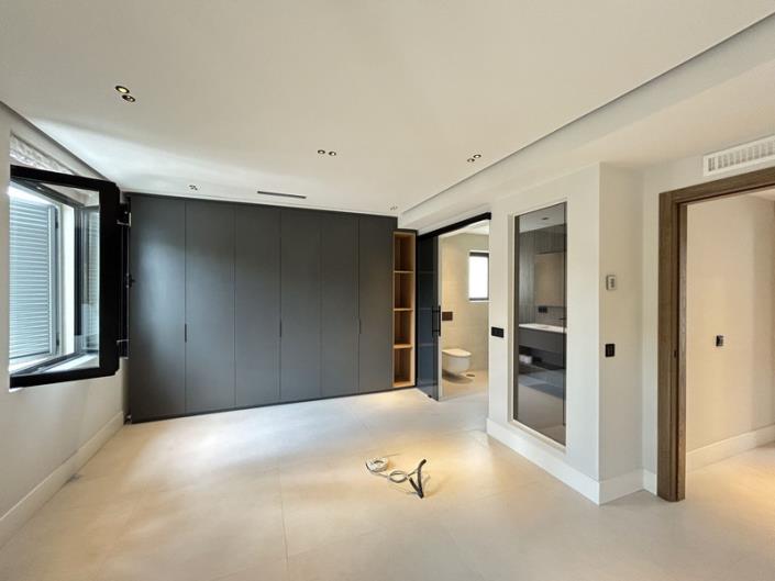 Image No.3-4 Bed Townhouse for sale