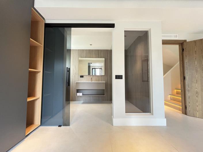 Image No.4-4 Bed Townhouse for sale