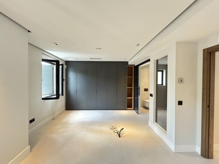 Image No.5-4 Bed Townhouse for sale