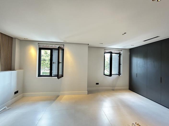 Image No.6-4 Bed Townhouse for sale