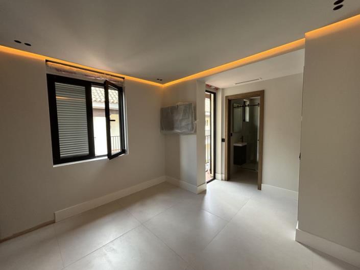 Image No.13-4 Bed Townhouse for sale