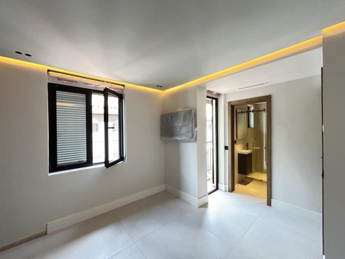 Image No.14-4 Bed Townhouse for sale