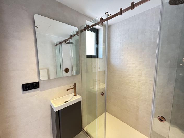 Image No.16-4 Bed Townhouse for sale