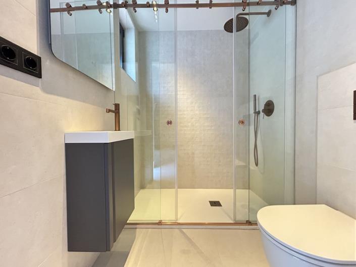 Image No.17-4 Bed Townhouse for sale