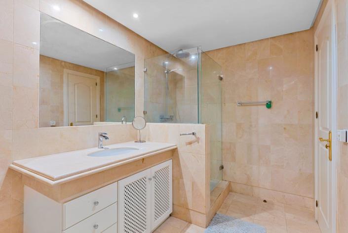 Image No.10-3 Bed Apartment for sale