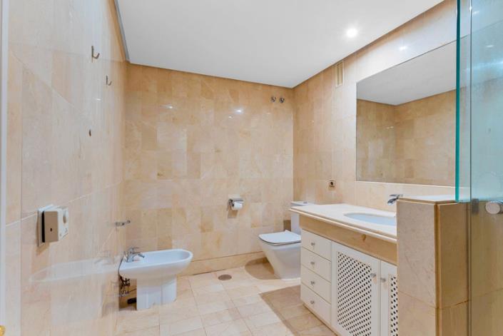 Image No.11-3 Bed Apartment for sale