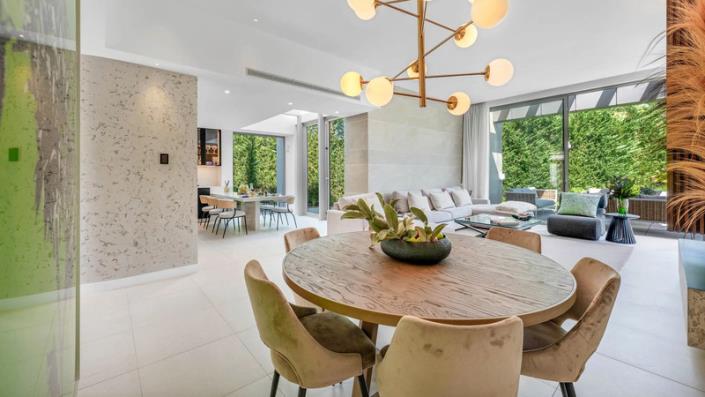 Image No.8-5 Bed Villa / Detached for sale