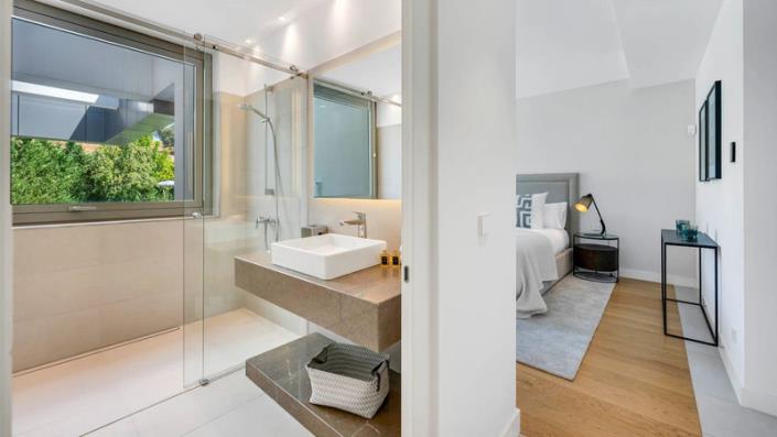 Image No.28-5 Bed Villa / Detached for sale