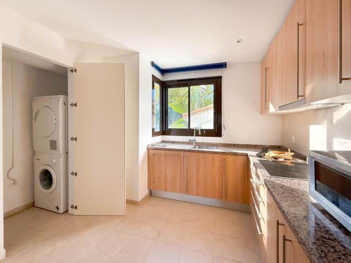 Image No.12-3 Bed Apartment for sale