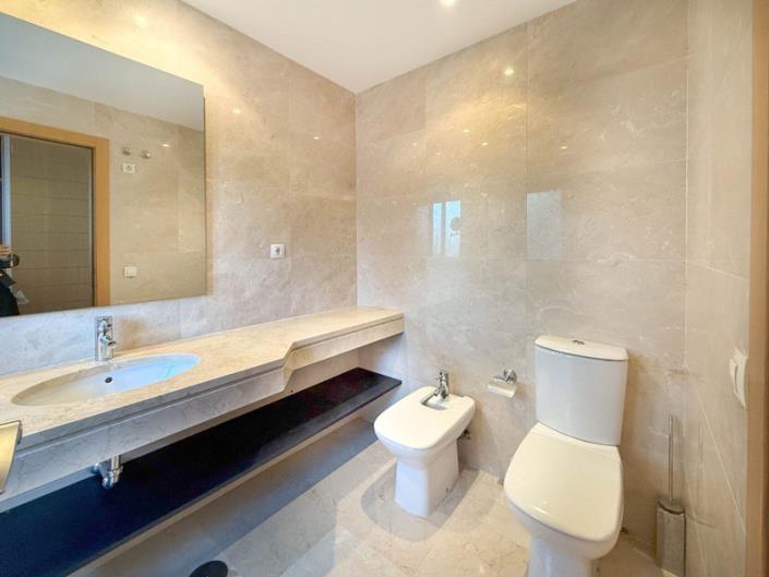 Image No.20-3 Bed Apartment for sale