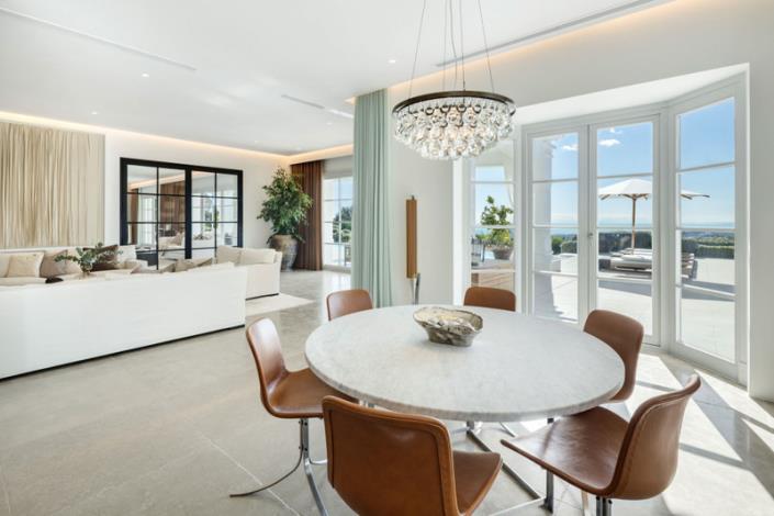 Image No.16-7 Bed Villa / Detached for sale