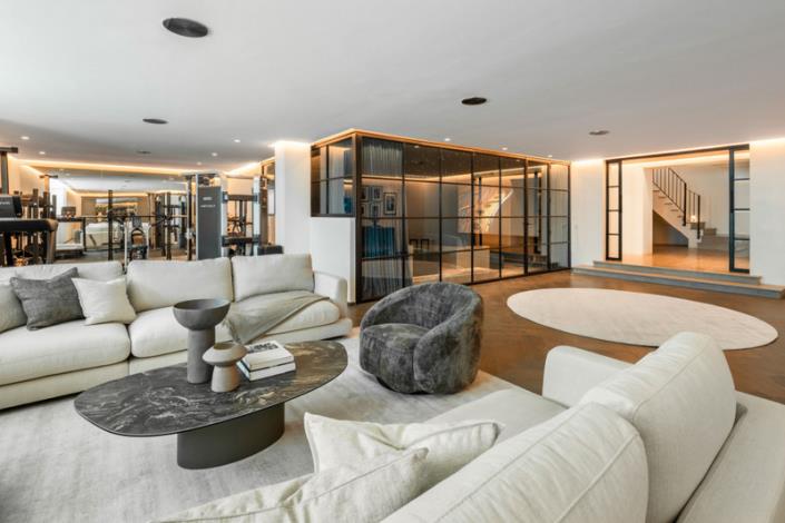 Image No.33-7 Bed Villa / Detached for sale