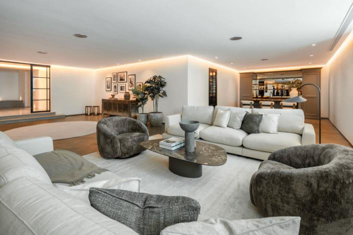 Image No.34-7 Bed Villa / Detached for sale