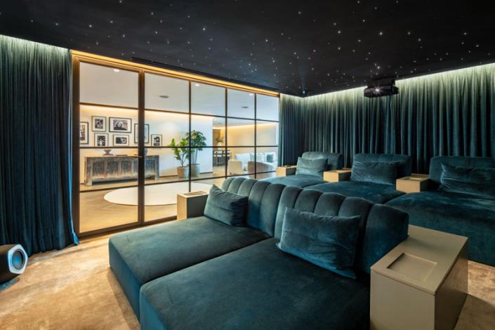 Image No.37-7 Bed Villa / Detached for sale