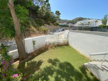 11-20939a0134ad724a8cb2a801094d15a4