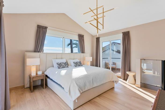 Image No.24-4 Bed Townhouse for sale