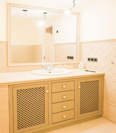 Image No.28-5 Bed Villa / Detached for sale