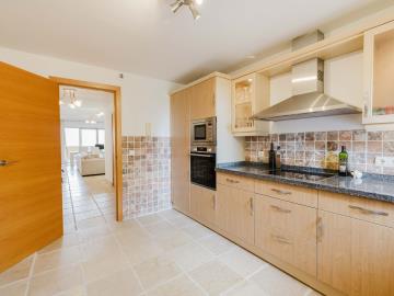 10-bb915d1cb19341576dcdc994b81ab9c5