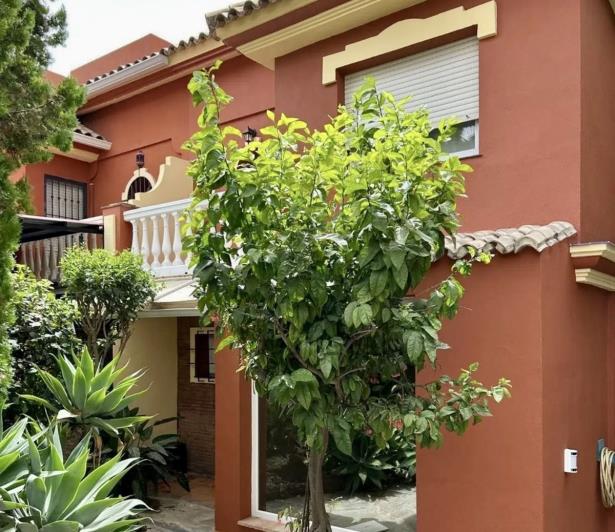 Image No.5-Jumelé de 4 chambres à vendre à Estepona