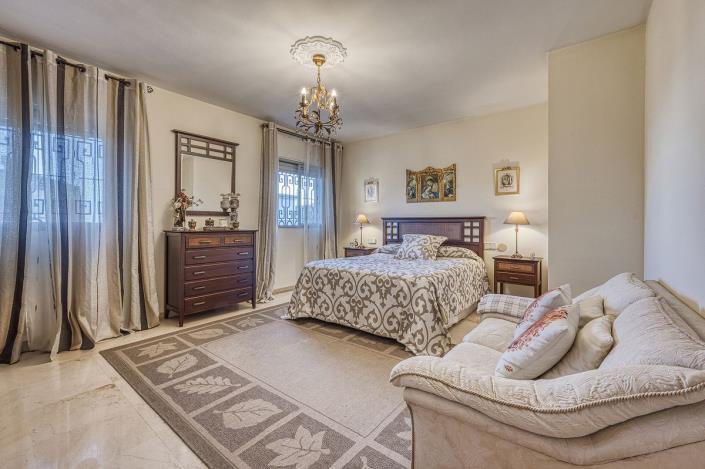 Image No.28-4 Bed Villa / Detached for sale