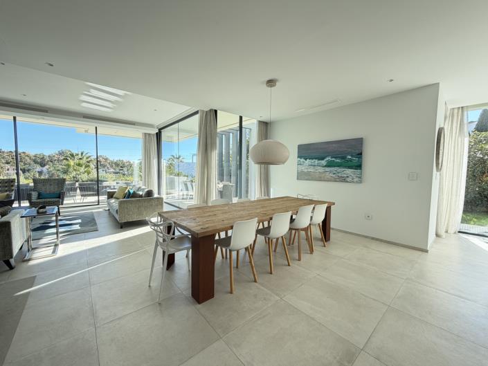 Image No.5-4 Bed Villa / Detached for sale