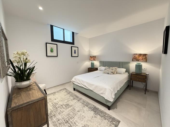 Image No.17-4 Bed Villa / Detached for sale