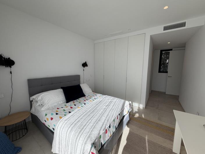 Image No.28-4 Bed Villa / Detached for sale