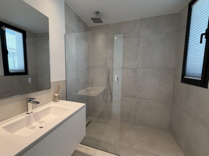 Image No.29-4 Bed Villa / Detached for sale