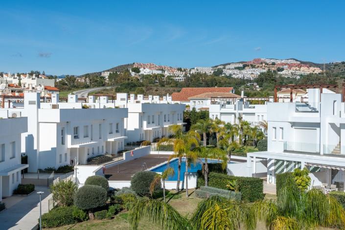 Image No.20-3 Bed Townhouse for sale