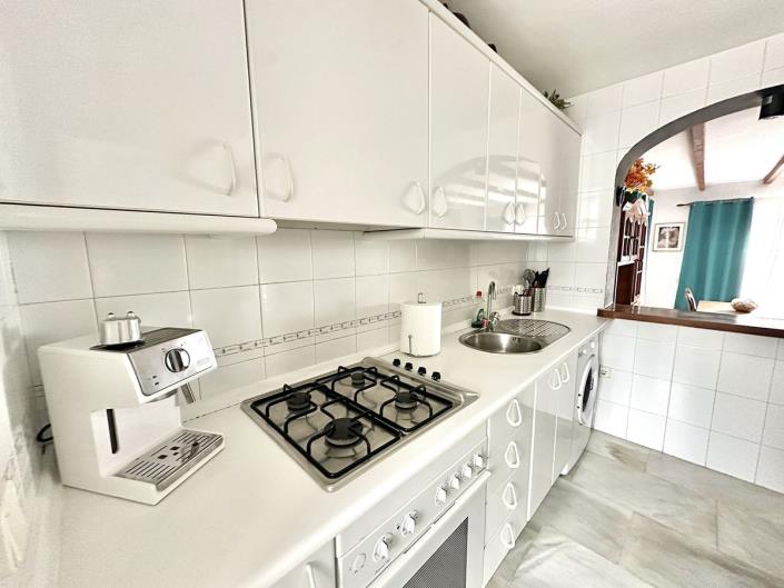 Image No.12-4 Bed Townhouse for sale