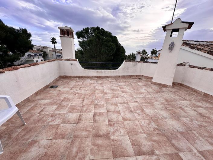 Image No.17-4 Bed Townhouse for sale