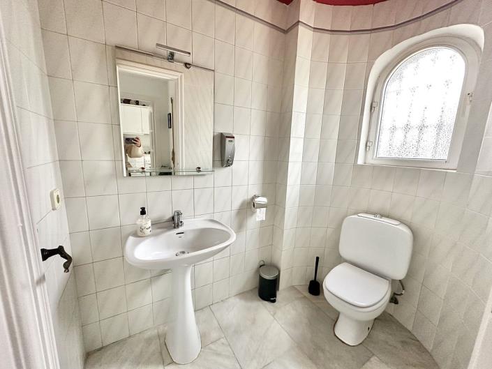 Image No.22-4 Bed Townhouse for sale