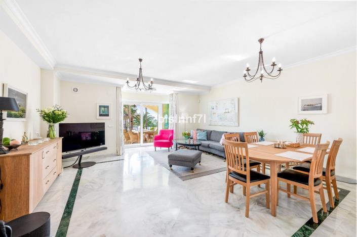 Image No.3-Appartement de 2 chambres à vendre à Elviria