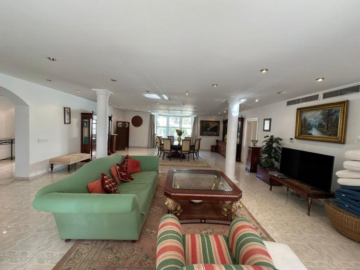 Image No.12-5 Bed Villa / Detached for sale