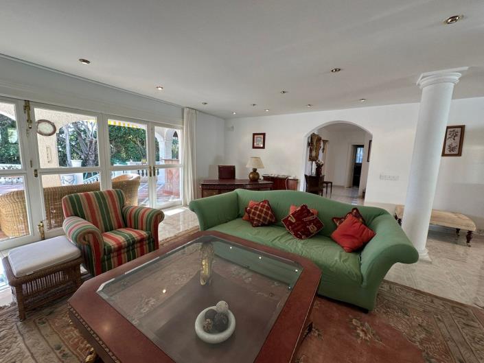 Image No.13-5 Bed Villa / Detached for sale