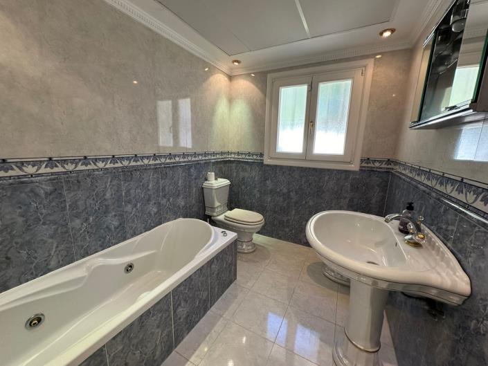 Image No.31-5 Bed Villa / Detached for sale