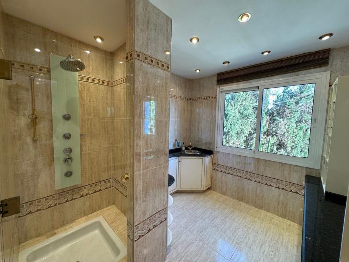 Image No.32-5 Bed Villa / Detached for sale