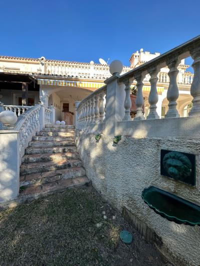 Image No.35-5 Bed Villa / Detached for sale