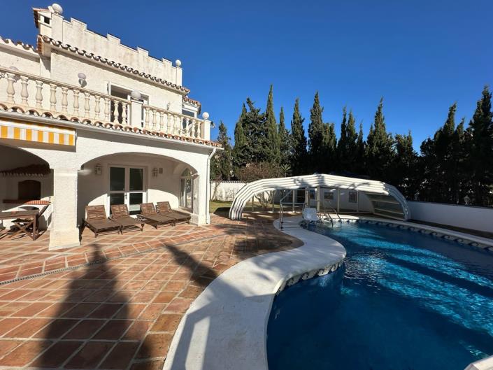 Image No.44-5 Bed Villa / Detached for sale