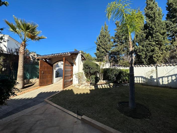 Image No.53-5 Bed Villa / Detached for sale