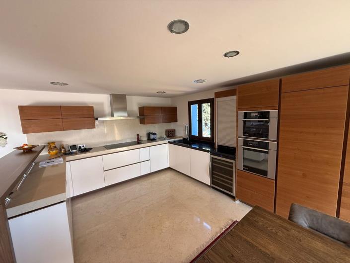 Image No.11-3 Bed Villa / Detached for sale