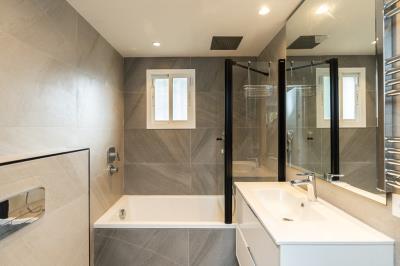 10-bb915d1cb19341576dcdc994b81ab9c5