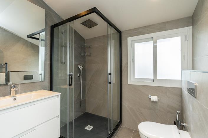 Image No.19-4 Bed Villa / Detached for sale