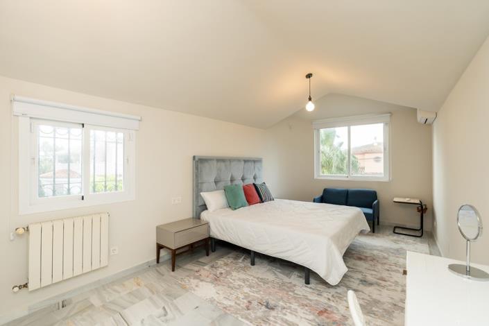 Image No.20-4 Bed Villa / Detached for sale