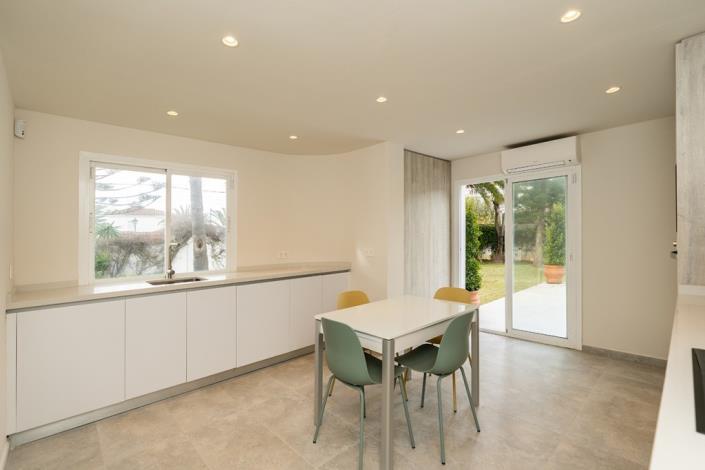 Image No.23-4 Bed Villa / Detached for sale