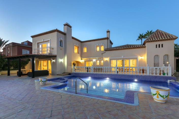 Image No.3-5 Bed Villa / Detached for sale