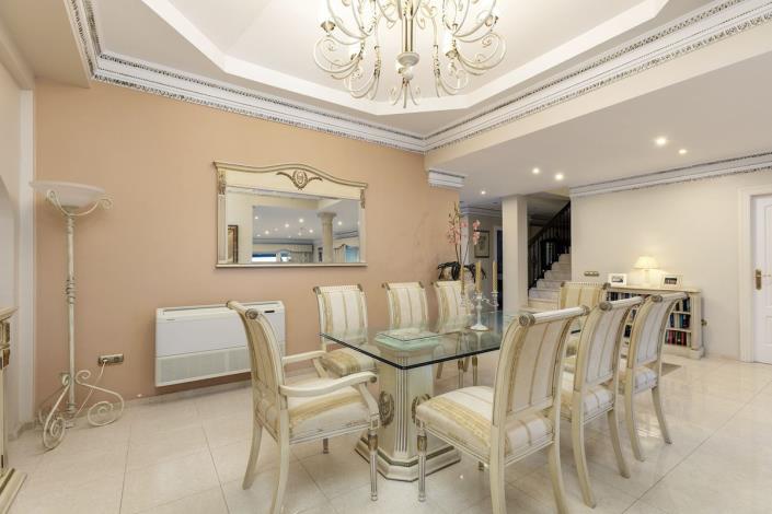 Image No.19-5 Bed Villa / Detached for sale