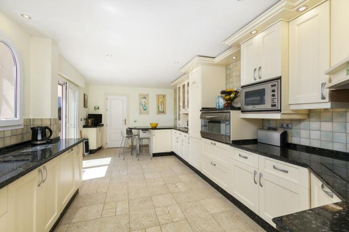 Image No.24-5 Bed Villa / Detached for sale